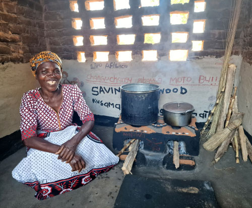 Fuel efficient cookstoves in Malawi