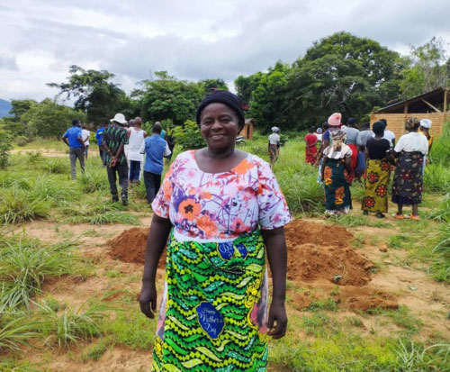 Kettie is a lead farmer helping grow sweet potatoes in Malawi