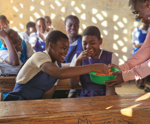 Pawpaw tasting for students in Malawi