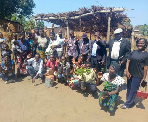 Senior Chiefs visit fruit tree project beneficiaries
