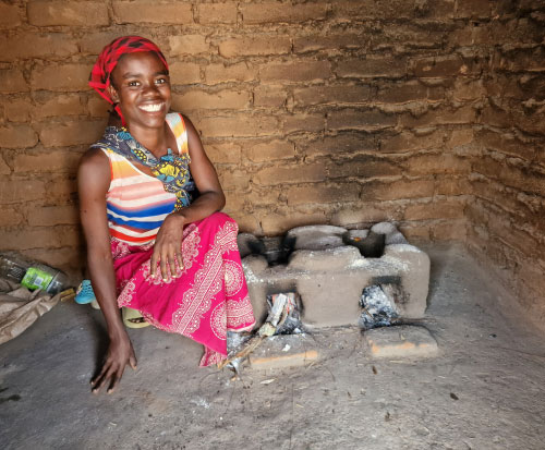 Offset your carbon footprint through cookstoves in Malawi
