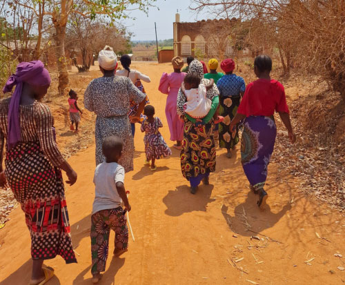 Gladys takes us around her village to show us cookstoves in Malawi